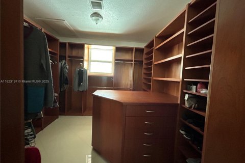 Villa ou maison à vendre à Miami, Floride: 4 chambres, 375.6 m2 № 1788523 - photo 9