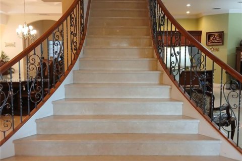 Villa ou maison à vendre à Miami, Floride: 4 chambres, 375.6 m2 № 1788523 - photo 14