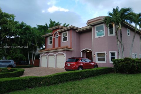 Villa ou maison à vendre à Miami, Floride: 4 chambres, 375.6 m2 № 1788523 - photo 2