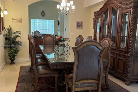 Villa ou maison à vendre à Miami, Floride: 4 chambres, 375.6 m2 № 1788523 - photo 11