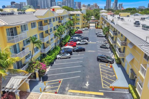 Copropriété à vendre à Fort Lauderdale, Floride: 2 chambres, 91.04 m2 № 2185473 - photo 25