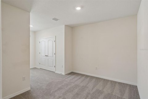 Townhouse in Howey-in-the-Hills, Florida 3 bedrooms, 155.43 sq.m. № 2378376 - photo 12