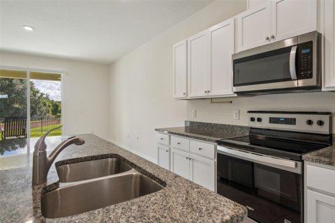 Townhouse in Howey-in-the-Hills, Florida 3 bedrooms, 155.43 sq.m. № 2378376 - photo 7