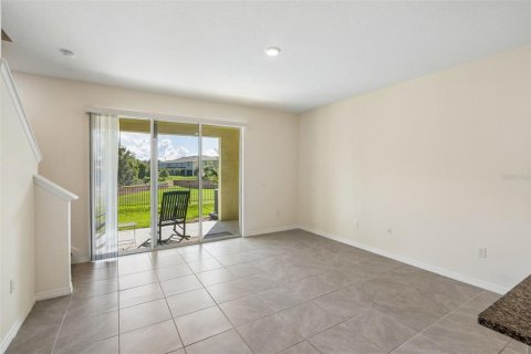 Townhouse in Howey-in-the-Hills, Florida 3 bedrooms, 155.43 sq.m. № 2378376 - photo 4