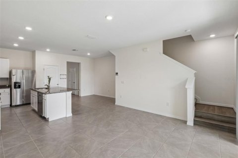 Townhouse in Howey-in-the-Hills, Florida 3 bedrooms, 155.43 sq.m. № 2378376 - photo 5