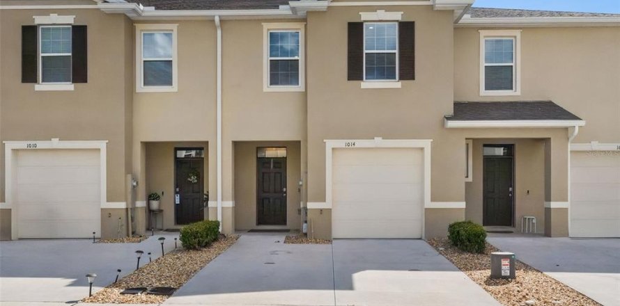 Townhouse in Howey-in-the-Hills, Florida 3 bedrooms, 155.43 sq.m. № 2378376