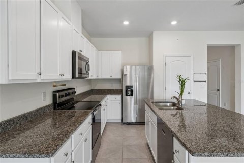 Townhouse in Howey-in-the-Hills, Florida 3 bedrooms, 155.43 sq.m. № 2378376 - photo 9