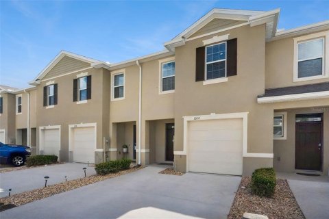 Townhouse in Howey-in-the-Hills, Florida 3 bedrooms, 155.43 sq.m. № 2378376 - photo 3