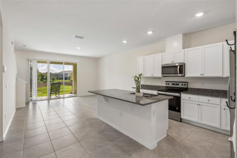 Townhouse in Howey-in-the-Hills, Florida 3 bedrooms, 155.43 sq.m. № 2378376 - photo 6