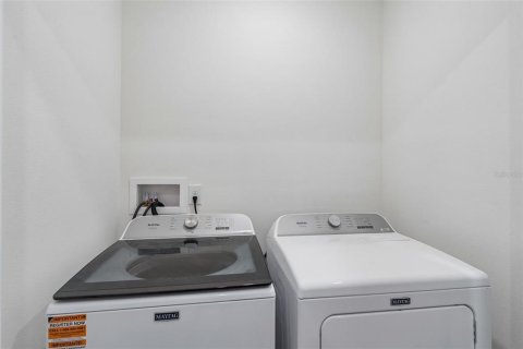 Townhouse in Howey-in-the-Hills, Florida 3 bedrooms, 155.43 sq.m. № 2378376 - photo 17