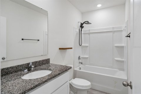 Townhouse in Howey-in-the-Hills, Florida 3 bedrooms, 155.43 sq.m. № 2378376 - photo 16