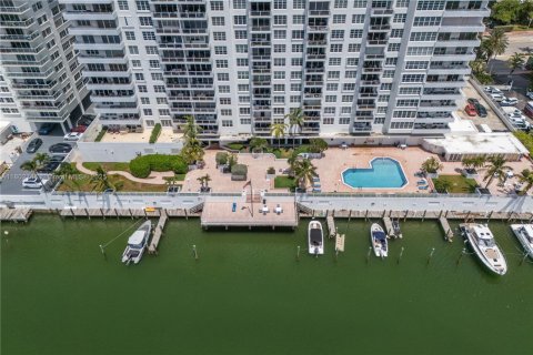 Condo in Miami Beach, Florida, 2 bedrooms  № 1741405 - photo 7