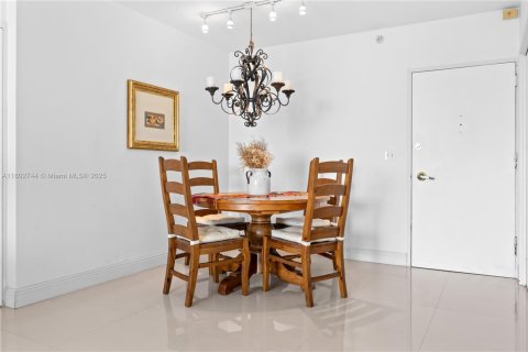 Condo in Miami Beach, Florida, 2 bedrooms  № 1741405 - photo 23