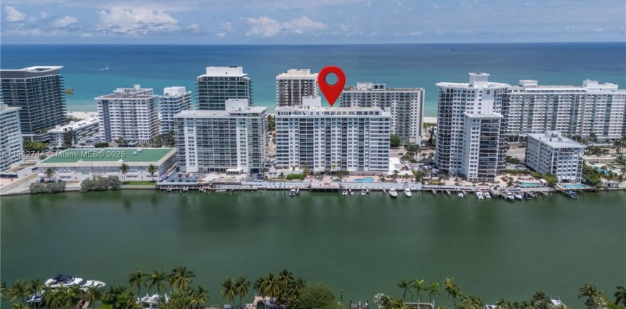 Condo in Miami Beach, Florida, 2 bedrooms  № 1741405
