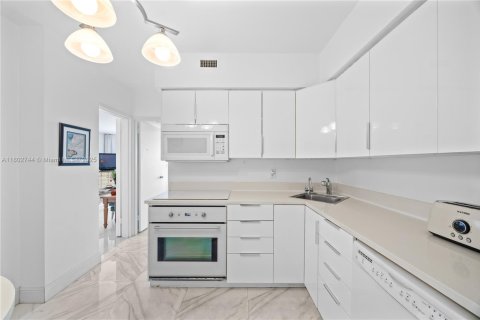 Condo in Miami Beach, Florida, 2 bedrooms  № 1741405 - photo 28