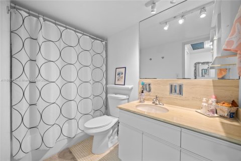 Condo in Miami Beach, Florida, 2 bedrooms  № 1741405 - photo 5
