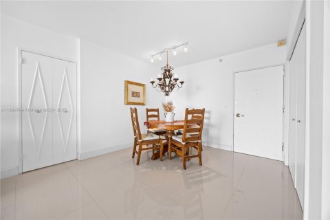 Condo in Miami Beach, Florida, 2 bedrooms  № 1741405 - photo 29