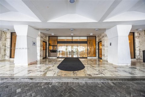 Condo in Miami Beach, Florida, 2 bedrooms  № 1741405 - photo 12