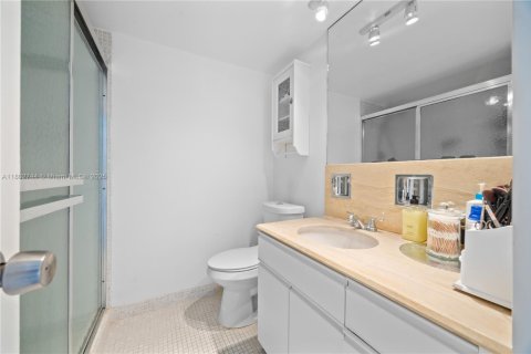 Condo in Miami Beach, Florida, 2 bedrooms  № 1741405 - photo 26