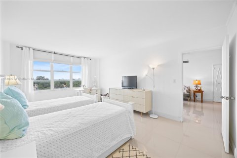 Condo in Miami Beach, Florida, 2 bedrooms  № 1741405 - photo 3