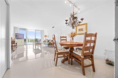 Condo in Miami Beach, Florida, 2 bedrooms  № 1741405 - photo 15