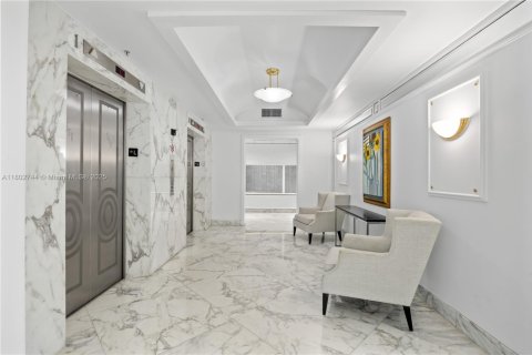 Condo in Miami Beach, Florida, 2 bedrooms  № 1741405 - photo 14