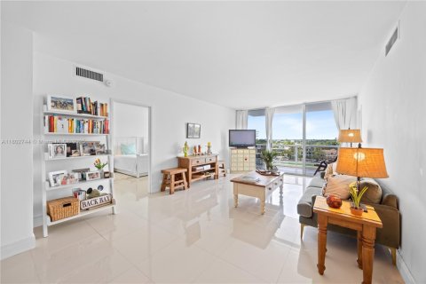 Condo in Miami Beach, Florida, 2 bedrooms  № 1741405 - photo 16