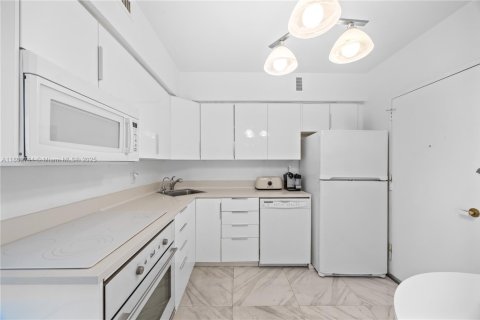 Condo in Miami Beach, Florida, 2 bedrooms  № 1741405 - photo 27