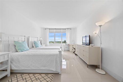 Condo in Miami Beach, Florida, 2 bedrooms  № 1741405 - photo 2