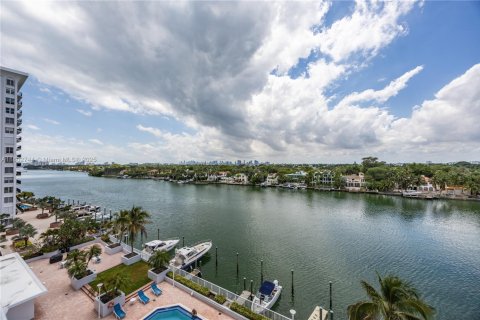 Condo in Miami Beach, Florida, 2 bedrooms  № 1741405 - photo 19