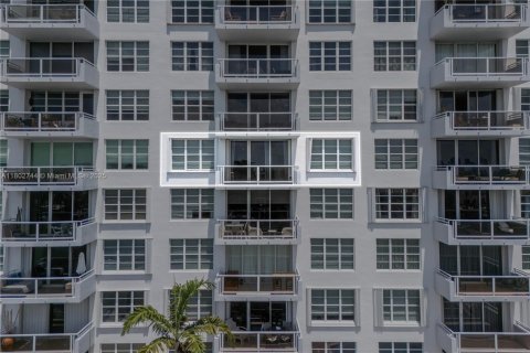 Condo in Miami Beach, Florida, 2 bedrooms  № 1741405 - photo 8