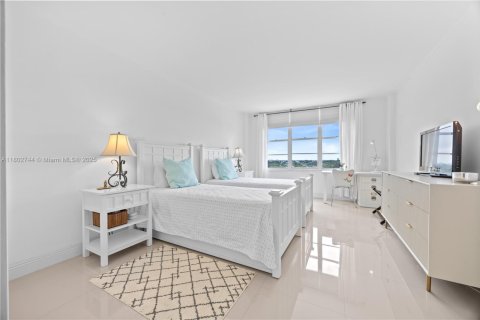 Condo in Miami Beach, Florida, 2 bedrooms  № 1741405 - photo 30