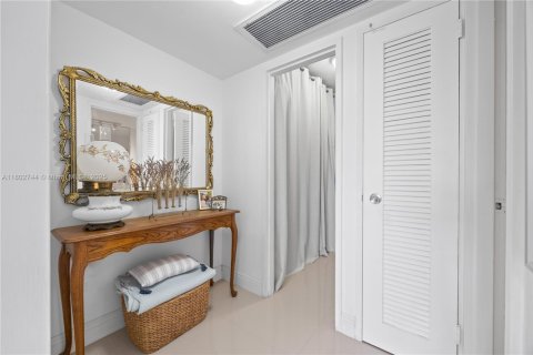 Condo in Miami Beach, Florida, 2 bedrooms  № 1741405 - photo 4