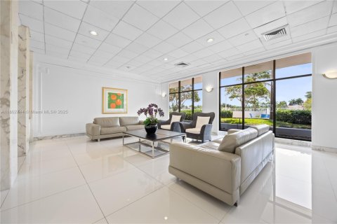 Condo in Miami Beach, Florida, 2 bedrooms  № 1741405 - photo 13