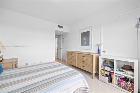 Condo in Miami Beach, Florida, 2 bedrooms  № 1741405 - photo 25