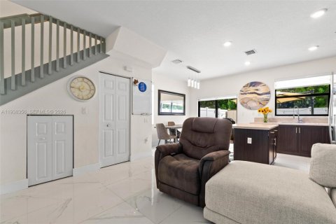 Купить виллу или дом в Хайалиа, Флорида 3 спальни, 123.75м2, № 1995989 - фото 12