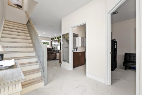 Купить виллу или дом в Хайалиа, Флорида 3 спальни, 123.75м2, № 1995989 - фото 4