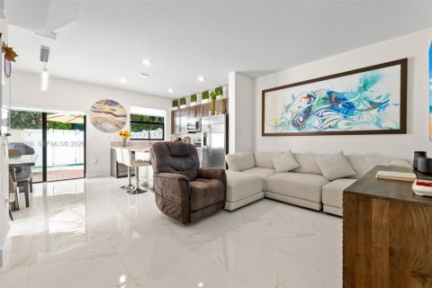 Купить виллу или дом в Хайалиа, Флорида 3 спальни, 123.75м2, № 1995989 - фото 9