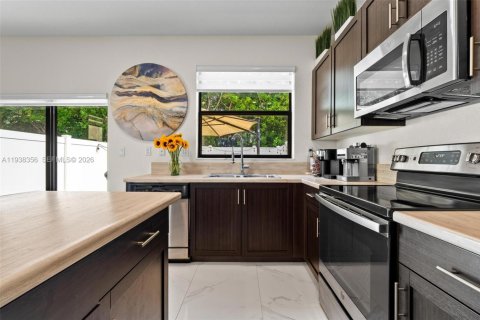 Купить виллу или дом в Хайалиа, Флорида 3 спальни, 123.75м2, № 1995989 - фото 17