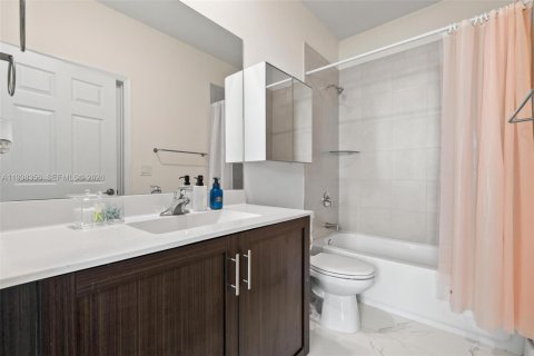 Купить виллу или дом в Хайалиа, Флорида 3 спальни, 123.75м2, № 1995989 - фото 8