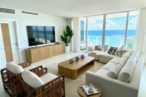 Condo in Hollywood, Florida, 3 bedrooms № 2181034 - photo 4