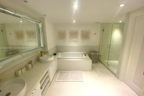 Condo in Hollywood, Florida, 3 bedrooms № 2181034 - photo 12