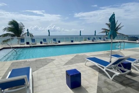 Condo in Hollywood, Florida, 3 bedrooms № 2181034 - photo 18