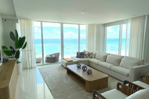 Condo in Hollywood, Florida, 3 bedrooms № 2181034 - photo 3