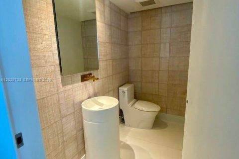 Condo in Hollywood, Florida, 3 bedrooms № 2181034 - photo 17
