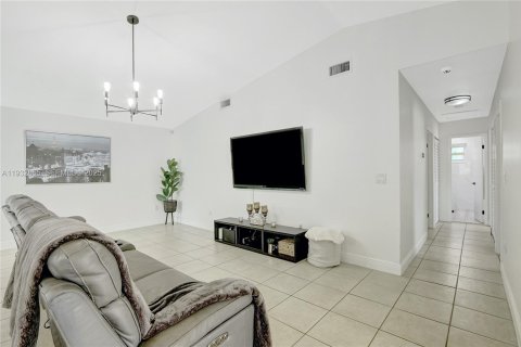 Купить виллу или дом в Хомстед, Флорида 4 спальни, 149.67м2, № 1991451 - фото 8