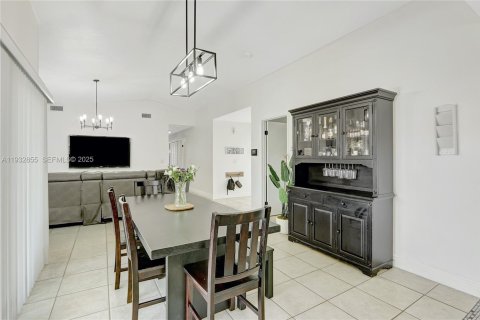 Купить виллу или дом в Хомстед, Флорида 4 спальни, 149.67м2, № 1991451 - фото 6