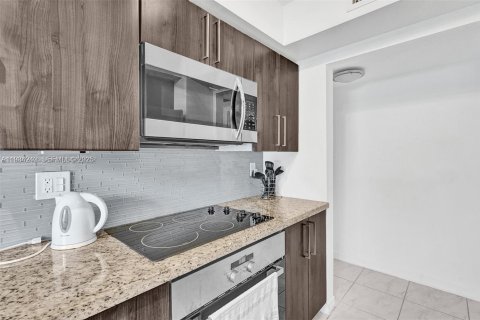 Condominio en venta en Sunny Isles Beach, Florida, 2 dormitorios, 81.29 m2 № 1992650 - foto 8