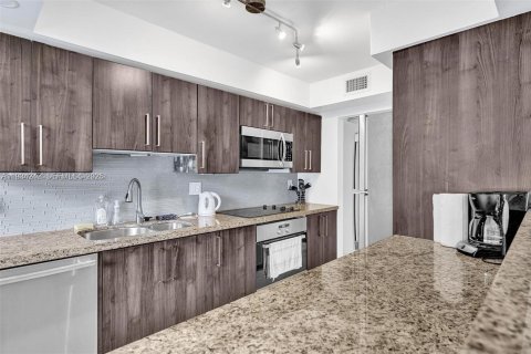 Condominio en venta en Sunny Isles Beach, Florida, 2 dormitorios, 81.29 m2 № 1992650 - foto 10