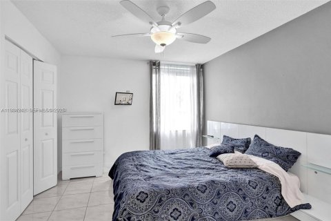 Condominio en venta en Sunny Isles Beach, Florida, 2 dormitorios, 81.29 m2 № 1992650 - foto 22